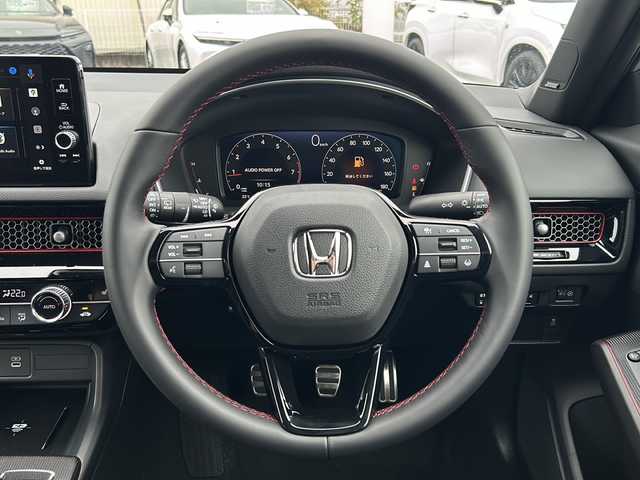 ホンダ シビック RS 三重県 2025(令7)年 0.1千km ソニックグレーパール ホンダセンシング/・衝突軽減ブレーキ/・近距離衝突軽減ブレーキ/・歩行者事故低減ステアリング/・路外逸脱抑制機能/・渋滞追従機能付アダプティブクルーズコントロール/・車線維持支援システム/・先行車発進お知らせ機能/・標識認識機能/・オートハイビーム/・アダプティブドライビングビーム/・パーキングセンサーシステム/・ブラインドスポットインフォメーション/・後退出庫サポート/1オーナー/BOSEプレミアムサウンドシステム/ホンダコネクトディスプレイ/【Bluetooth/USB/スマホ連携】/バックカメラ/ビルトインETC2.0/ワイヤレス充電/ハーフレザーシート/D/N席パワーシート/D/N席シートヒーター/オートライト/フルLEDヘッドランプ/235/40R18インチ純正AW/プッシュスタート/スマートキー/スペアキー