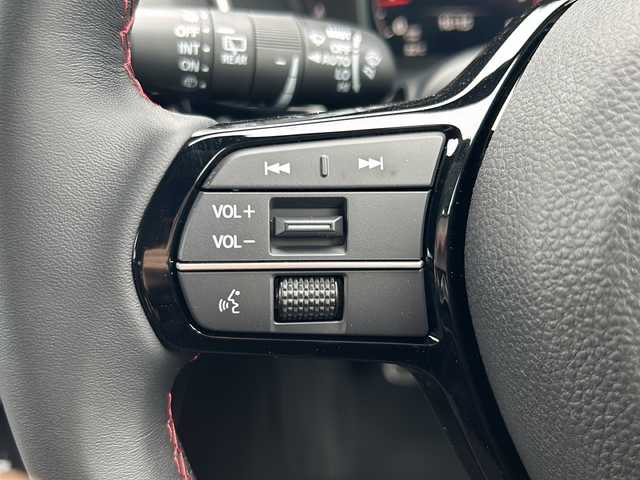 ホンダ シビック RS 三重県 2025(令7)年 0.1千km ソニックグレーパール ホンダセンシング/・衝突軽減ブレーキ/・近距離衝突軽減ブレーキ/・歩行者事故低減ステアリング/・路外逸脱抑制機能/・渋滞追従機能付アダプティブクルーズコントロール/・車線維持支援システム/・先行車発進お知らせ機能/・標識認識機能/・オートハイビーム/・アダプティブドライビングビーム/・パーキングセンサーシステム/・ブラインドスポットインフォメーション/・後退出庫サポート/1オーナー/BOSEプレミアムサウンドシステム/ホンダコネクトディスプレイ/【Bluetooth/USB/スマホ連携】/バックカメラ/ビルトインETC2.0/ワイヤレス充電/ハーフレザーシート/D/N席パワーシート/D/N席シートヒーター/オートライト/フルLEDヘッドランプ/235/40R18インチ純正AW/プッシュスタート/スマートキー/スペアキー