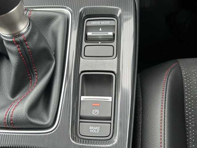 ホンダ シビック RS 三重県 2025(令7)年 0.1千km ソニックグレーパール ホンダセンシング/・衝突軽減ブレーキ/・近距離衝突軽減ブレーキ/・歩行者事故低減ステアリング/・路外逸脱抑制機能/・渋滞追従機能付アダプティブクルーズコントロール/・車線維持支援システム/・先行車発進お知らせ機能/・標識認識機能/・オートハイビーム/・アダプティブドライビングビーム/・パーキングセンサーシステム/・ブラインドスポットインフォメーション/・後退出庫サポート/1オーナー/BOSEプレミアムサウンドシステム/ホンダコネクトディスプレイ/【Bluetooth/USB/スマホ連携】/バックカメラ/ビルトインETC2.0/ワイヤレス充電/ハーフレザーシート/D/N席パワーシート/D/N席シートヒーター/オートライト/フルLEDヘッドランプ/235/40R18インチ純正AW/プッシュスタート/スマートキー/スペアキー