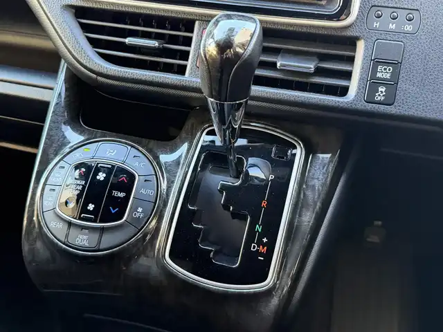 トヨタ ヴォクシー ZS 煌Ⅱ 兵庫県 2019(令1)年 3.6万km イナズマスパーキングブラックガラスフレーク 社外8インチナビ（Bluetooth接続/AM/FM/CD/DVD/フルセグTV）/社外ビルトインETC/バックカメラ/クルーズコントロール/両側パワースライドドア/トヨタセーフティセンス/純正16インチアルミホイール/スマートキー/前後ドライブレコーダー/コーナーセンサー/レーンキープアシスト/横滑り防止装置/盗難防止装置/衝突被害軽減システム/オートマチックハイビーム