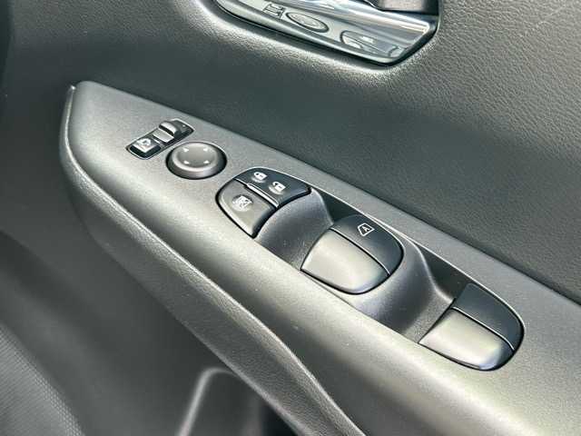 日産 セレナ e－パワー ハイウェイスター V 千葉県 2020(令2)年 5.4万km ブリリアントシルバー 純正10インチワイドナビ/フリップダウンモニター/CD/DVD/Bluetooth/フルセグTV/ETC/ドライブレコーダー/両側パワースライドドア/アラウンドビューモニター/セーフティパックB/エマージェンシーブレーキ/プロパイロット/インテリジェントパーキングアシスト/ブラインドスポットモニター/車線逸脱警報/車線逸脱防止支援/標識認識機能/純正15インチアルミホイール/純正フロアマット/保証書・取扱説明書
