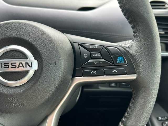 日産 セレナ e－パワー ハイウェイスター V 千葉県 2020(令2)年 5.4万km ブリリアントシルバー 純正10インチワイドナビ/フリップダウンモニター/CD/DVD/Bluetooth/フルセグTV/ETC/ドライブレコーダー/両側パワースライドドア/アラウンドビューモニター/セーフティパックB/エマージェンシーブレーキ/プロパイロット/インテリジェントパーキングアシスト/ブラインドスポットモニター/車線逸脱警報/車線逸脱防止支援/標識認識機能/純正15インチアルミホイール/純正フロアマット/保証書・取扱説明書