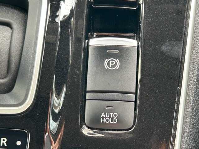 日産 セレナ e－パワー ハイウェイスター V 千葉県 2020(令2)年 5.4万km ブリリアントシルバー 純正10インチワイドナビ/フリップダウンモニター/CD/DVD/Bluetooth/フルセグTV/ETC/ドライブレコーダー/両側パワースライドドア/アラウンドビューモニター/セーフティパックB/エマージェンシーブレーキ/プロパイロット/インテリジェントパーキングアシスト/ブラインドスポットモニター/車線逸脱警報/車線逸脱防止支援/標識認識機能/純正15インチアルミホイール/純正フロアマット/保証書・取扱説明書