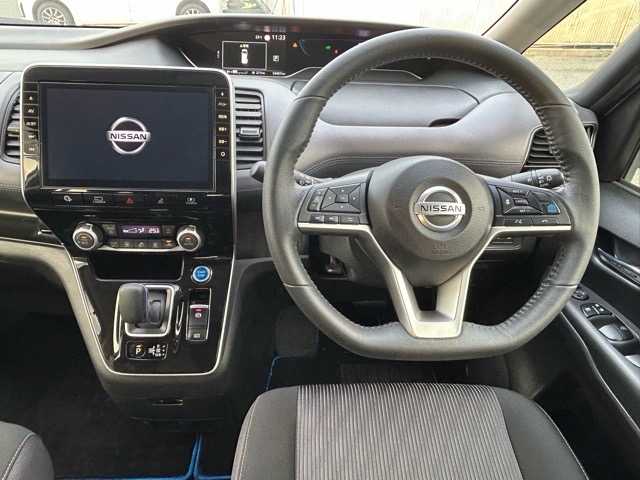 日産 セレナ e－パワー ハイウェイスター V 千葉県 2020(令2)年 5.4万km ブリリアントシルバー 純正10インチワイドナビ/フリップダウンモニター/CD/DVD/Bluetooth/フルセグTV/ETC/ドライブレコーダー/両側パワースライドドア/アラウンドビューモニター/セーフティパックB/エマージェンシーブレーキ/プロパイロット/インテリジェントパーキングアシスト/ブラインドスポットモニター/車線逸脱警報/車線逸脱防止支援/標識認識機能/純正15インチアルミホイール/純正フロアマット/保証書・取扱説明書