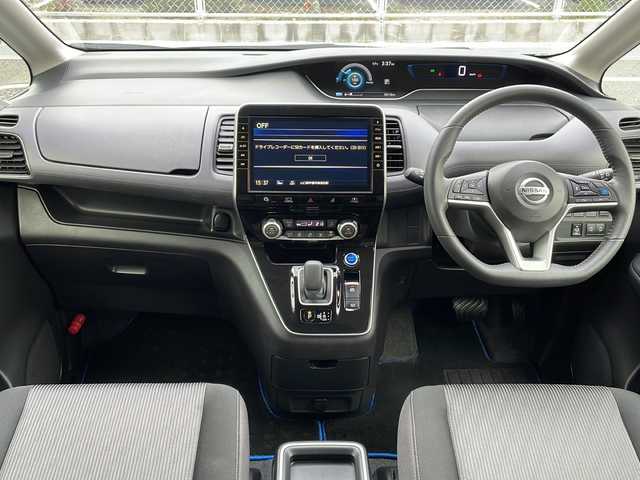 日産 セレナ e－パワー ハイウェイスター V 山口県 2020(令2)年 5.5万km ブリリアントシルバー フリップダウンモニター/純正10インチワイドナビ/・CDチェンジャー/・DVD再生機能有/・Bluetooth接続/・フルセグTV/アラウンドビューモニター/ビルトインETC/ドライブレコーダー/両側パワースライドドア/USB入力端子/セーフティパックB/エマージェンシーブレーキ/プロパイロット/インテリジェントパーキングアシスト/ブラインドスポットモニター/車線逸脱警報/車線逸脱防止支援/標識認識機能/純正15インチアルミホイール/純正フロアマット/ドアバイザー/ウィンカーミラー/保証書・取扱説明書