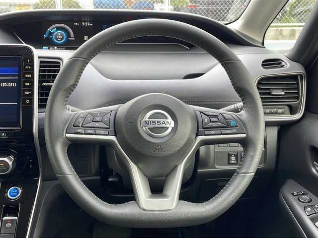 日産 セレナ e－パワー ハイウェイスター V 山口県 2020(令2)年 5.5万km ブリリアントシルバー フリップダウンモニター/純正10インチワイドナビ/・CDチェンジャー/・DVD再生機能有/・Bluetooth接続/・フルセグTV/アラウンドビューモニター/ビルトインETC/ドライブレコーダー/両側パワースライドドア/USB入力端子/セーフティパックB/エマージェンシーブレーキ/プロパイロット/インテリジェントパーキングアシスト/ブラインドスポットモニター/車線逸脱警報/車線逸脱防止支援/標識認識機能/純正15インチアルミホイール/純正フロアマット/ドアバイザー/ウィンカーミラー/保証書・取扱説明書