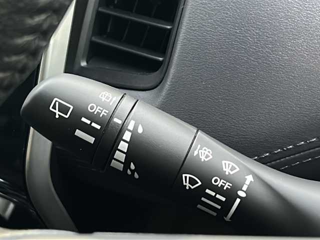 日産 セレナ e－パワー ハイウェイスター V 山口県 2020(令2)年 5.5万km ブリリアントシルバー フリップダウンモニター/純正10インチワイドナビ/・CDチェンジャー/・DVD再生機能有/・Bluetooth接続/・フルセグTV/アラウンドビューモニター/ビルトインETC/ドライブレコーダー/両側パワースライドドア/USB入力端子/セーフティパックB/エマージェンシーブレーキ/プロパイロット/インテリジェントパーキングアシスト/ブラインドスポットモニター/車線逸脱警報/車線逸脱防止支援/標識認識機能/純正15インチアルミホイール/純正フロアマット/ドアバイザー/ウィンカーミラー/保証書・取扱説明書