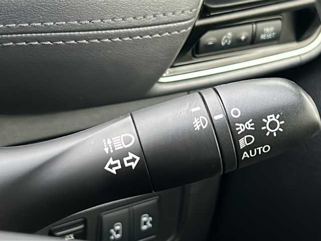 日産 セレナ e－パワー ハイウェイスター V 山口県 2020(令2)年 5.5万km ブリリアントシルバー フリップダウンモニター/純正10インチワイドナビ/・CDチェンジャー/・DVD再生機能有/・Bluetooth接続/・フルセグTV/アラウンドビューモニター/ビルトインETC/ドライブレコーダー/両側パワースライドドア/USB入力端子/セーフティパックB/エマージェンシーブレーキ/プロパイロット/インテリジェントパーキングアシスト/ブラインドスポットモニター/車線逸脱警報/車線逸脱防止支援/標識認識機能/純正15インチアルミホイール/純正フロアマット/ドアバイザー/ウィンカーミラー/保証書・取扱説明書