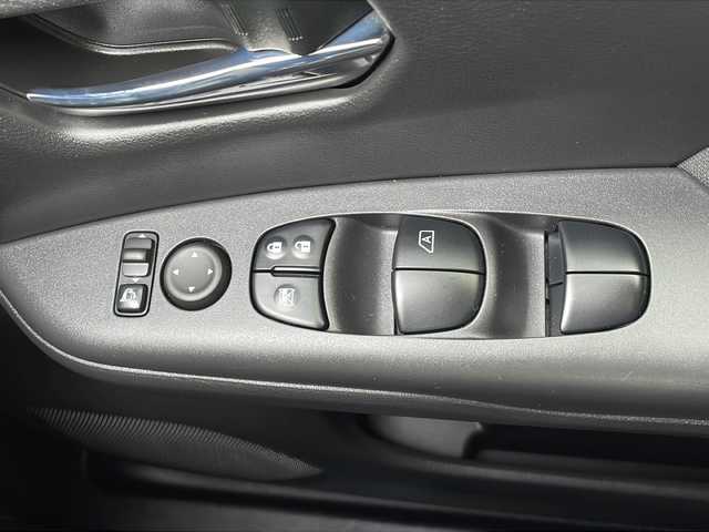 日産 セレナ e－パワー ハイウェイスター V 山口県 2020(令2)年 5.5万km ブリリアントシルバー フリップダウンモニター/純正10インチワイドナビ/・CDチェンジャー/・DVD再生機能有/・Bluetooth接続/・フルセグTV/アラウンドビューモニター/ビルトインETC/ドライブレコーダー/両側パワースライドドア/USB入力端子/セーフティパックB/エマージェンシーブレーキ/プロパイロット/インテリジェントパーキングアシスト/ブラインドスポットモニター/車線逸脱警報/車線逸脱防止支援/標識認識機能/純正15インチアルミホイール/純正フロアマット/ドアバイザー/ウィンカーミラー/保証書・取扱説明書