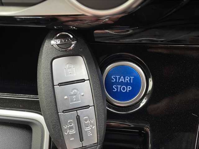 日産 セレナ e－パワー ハイウェイスター V 山口県 2020(令2)年 5.5万km ブリリアントシルバー フリップダウンモニター/純正10インチワイドナビ/・CDチェンジャー/・DVD再生機能有/・Bluetooth接続/・フルセグTV/アラウンドビューモニター/ビルトインETC/ドライブレコーダー/両側パワースライドドア/USB入力端子/セーフティパックB/エマージェンシーブレーキ/プロパイロット/インテリジェントパーキングアシスト/ブラインドスポットモニター/車線逸脱警報/車線逸脱防止支援/標識認識機能/純正15インチアルミホイール/純正フロアマット/ドアバイザー/ウィンカーミラー/保証書・取扱説明書