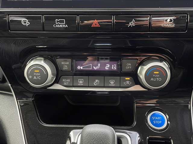 日産 セレナ e－パワー ハイウェイスター V 山口県 2020(令2)年 5.5万km ブリリアントシルバー フリップダウンモニター/純正10インチワイドナビ/・CDチェンジャー/・DVD再生機能有/・Bluetooth接続/・フルセグTV/アラウンドビューモニター/ビルトインETC/ドライブレコーダー/両側パワースライドドア/USB入力端子/セーフティパックB/エマージェンシーブレーキ/プロパイロット/インテリジェントパーキングアシスト/ブラインドスポットモニター/車線逸脱警報/車線逸脱防止支援/標識認識機能/純正15インチアルミホイール/純正フロアマット/ドアバイザー/ウィンカーミラー/保証書・取扱説明書