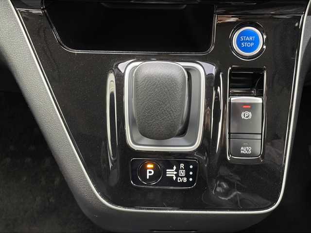 日産 セレナ e－パワー ハイウェイスター V 山口県 2020(令2)年 5.5万km ブリリアントシルバー フリップダウンモニター/純正10インチワイドナビ/・CDチェンジャー/・DVD再生機能有/・Bluetooth接続/・フルセグTV/アラウンドビューモニター/ビルトインETC/ドライブレコーダー/両側パワースライドドア/USB入力端子/セーフティパックB/エマージェンシーブレーキ/プロパイロット/インテリジェントパーキングアシスト/ブラインドスポットモニター/車線逸脱警報/車線逸脱防止支援/標識認識機能/純正15インチアルミホイール/純正フロアマット/ドアバイザー/ウィンカーミラー/保証書・取扱説明書