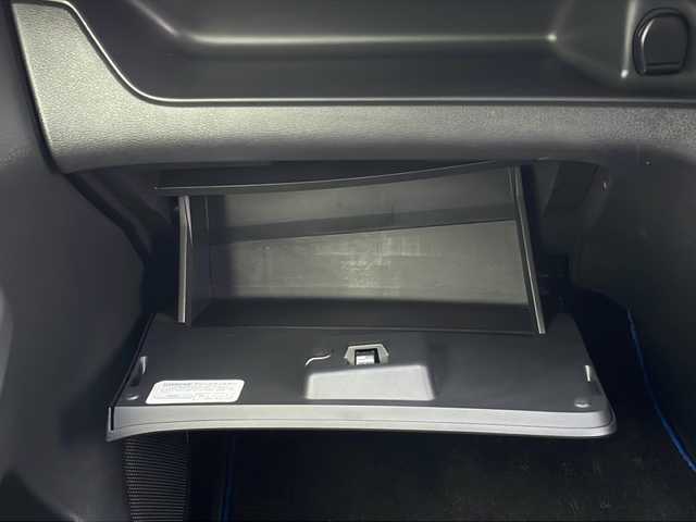 日産 セレナ e－パワー ハイウェイスター V 山口県 2020(令2)年 5.5万km ブリリアントシルバー フリップダウンモニター/純正10インチワイドナビ/・CDチェンジャー/・DVD再生機能有/・Bluetooth接続/・フルセグTV/アラウンドビューモニター/ビルトインETC/ドライブレコーダー/両側パワースライドドア/USB入力端子/セーフティパックB/エマージェンシーブレーキ/プロパイロット/インテリジェントパーキングアシスト/ブラインドスポットモニター/車線逸脱警報/車線逸脱防止支援/標識認識機能/純正15インチアルミホイール/純正フロアマット/ドアバイザー/ウィンカーミラー/保証書・取扱説明書