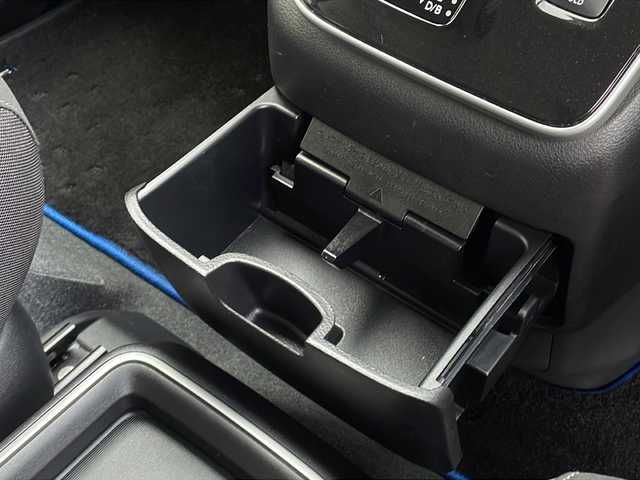 日産 セレナ e－パワー ハイウェイスター V 山口県 2020(令2)年 5.5万km ブリリアントシルバー フリップダウンモニター/純正10インチワイドナビ/・CDチェンジャー/・DVD再生機能有/・Bluetooth接続/・フルセグTV/アラウンドビューモニター/ビルトインETC/ドライブレコーダー/両側パワースライドドア/USB入力端子/セーフティパックB/エマージェンシーブレーキ/プロパイロット/インテリジェントパーキングアシスト/ブラインドスポットモニター/車線逸脱警報/車線逸脱防止支援/標識認識機能/純正15インチアルミホイール/純正フロアマット/ドアバイザー/ウィンカーミラー/保証書・取扱説明書