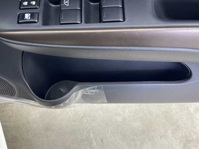 日産 ノート e－パワー メダリスト FOUR 秋田県 2020(令2)年 2.5万km ブリリアントホワイトパール 4WD/純正メモリナビ（DVD/BT/フルセグTV）/アラウンドビューモニター/バックカメラ/純正ドライブレコーダー/ETC/日産インテリジェントセーフティ/レーダークルーズコントロール/レーンキープアシスト/クリアランスソナー/衝突軽減ブレーキ/横滑り防止装置/ハーフレザーシート/LEDヘッドランプ/フォグランプ/革巻きステアリング/ステアリングリモコン/純正フロアマット/純正ドアバイザー/純正AW