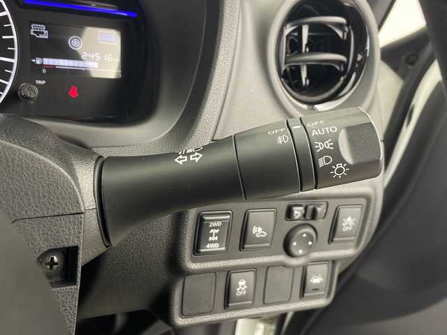 日産 ノート e－パワー メダリスト FOUR 秋田県 2020(令2)年 2.5万km ブリリアントホワイトパール 4WD/純正メモリナビ（DVD/BT/フルセグTV）/アラウンドビューモニター/バックカメラ/純正ドライブレコーダー/ETC/日産インテリジェントセーフティ/レーダークルーズコントロール/レーンキープアシスト/クリアランスソナー/衝突軽減ブレーキ/横滑り防止装置/ハーフレザーシート/LEDヘッドランプ/フォグランプ/革巻きステアリング/ステアリングリモコン/純正フロアマット/純正ドアバイザー/純正AW