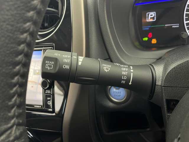 日産 ノート e－パワー メダリスト FOUR 秋田県 2020(令2)年 2.5万km ブリリアントホワイトパール 4WD/純正メモリナビ（DVD/BT/フルセグTV）/アラウンドビューモニター/バックカメラ/純正ドライブレコーダー/ETC/日産インテリジェントセーフティ/レーダークルーズコントロール/レーンキープアシスト/クリアランスソナー/衝突軽減ブレーキ/横滑り防止装置/ハーフレザーシート/LEDヘッドランプ/フォグランプ/革巻きステアリング/ステアリングリモコン/純正フロアマット/純正ドアバイザー/純正AW