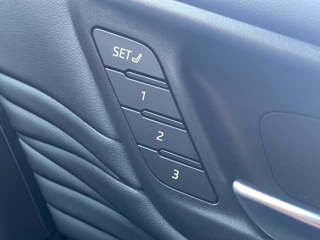 トヨタ アルファード Z 大阪府 2025(令7)年 0.1千km プラチナホワイトパールマイカ ワンオーナー/純正１４インチディスプレイオーディオ/パワーシート/シートヒーター/シートベンチレーション/ステアリングヒーター/両側パワースライドドア/パワーバックドア/ワイヤレス充電/ETC2.0/電動パーキングブレーキ/オートホールド/LEDヘッドライト/純正18インチAW