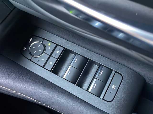 トヨタ アルファード Z 大阪府 2025(令7)年 0.1千km プラチナホワイトパールマイカ ワンオーナー/純正１４インチディスプレイオーディオ/パワーシート/シートヒーター/シートベンチレーション/ステアリングヒーター/両側パワースライドドア/パワーバックドア/ワイヤレス充電/ETC2.0/電動パーキングブレーキ/オートホールド/LEDヘッドライト/純正18インチAW