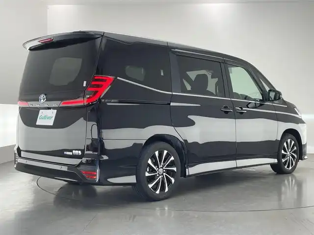 トヨタ ノア ハイブリッド S－Z 愛知県 2023(令5)年 3.5万km アティチュードブラックマイカ 純正１０．５型ナビ　ＢＳＭ　禁煙車　快適利便Ｈｉｇｈ　ＤＶＤデッキ　シートヒーター　ハンドルヒーター　電動リアゲート　両側パワスラ　ＡＣ１００Ｖ電源　前後ドラレコ　セーフティセンス　衝突軽減　ＬＥＤオートライト　フォグランプ　追従クルコン　コーナーセンサー　フォグランプ　USB　タイプC　オットマン　ハーフレザー　電動パーキング　オートホールド