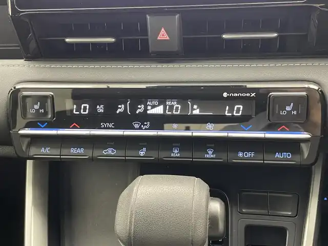 トヨタ ノア ハイブリッド S－Z 愛知県 2023(令5)年 3.5万km アティチュードブラックマイカ 純正１０．５型ナビ　ＢＳＭ　禁煙車　快適利便Ｈｉｇｈ　ＤＶＤデッキ　シートヒーター　ハンドルヒーター　電動リアゲート　両側パワスラ　ＡＣ１００Ｖ電源　前後ドラレコ　セーフティセンス　衝突軽減　ＬＥＤオートライト　フォグランプ　追従クルコン　コーナーセンサー　フォグランプ　USB　タイプC　オットマン　ハーフレザー　電動パーキング　オートホールド