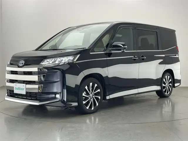 トヨタ ノア ハイブリッド S－Z 愛知県 2023(令5)年 3.5万km アティチュードブラックマイカ 純正１０．５型ナビ　ＢＳＭ　禁煙車　快適利便Ｈｉｇｈ　ＤＶＤデッキ　シートヒーター　ハンドルヒーター　電動リアゲート　両側パワスラ　ＡＣ１００Ｖ電源　前後ドラレコ　セーフティセンス　衝突軽減　ＬＥＤオートライト　フォグランプ　追従クルコン　コーナーセンサー　フォグランプ　USB　タイプC　オットマン　ハーフレザー　電動パーキング　オートホールド