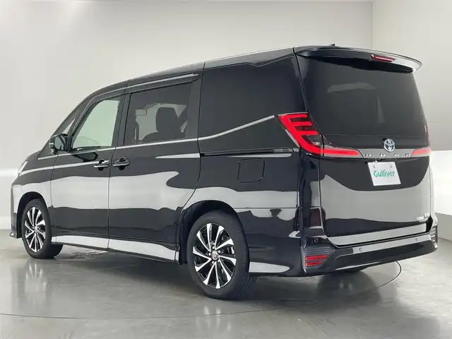 トヨタ ノア ハイブリッド S－Z 愛知県 2023(令5)年 3.5万km アティチュードブラックマイカ 純正１０．５型ナビ　ＢＳＭ　禁煙車　快適利便Ｈｉｇｈ　ＤＶＤデッキ　シートヒーター　ハンドルヒーター　電動リアゲート　両側パワスラ　ＡＣ１００Ｖ電源　前後ドラレコ　セーフティセンス　衝突軽減　ＬＥＤオートライト　フォグランプ　追従クルコン　コーナーセンサー　フォグランプ　USB　タイプC　オットマン　ハーフレザー　電動パーキング　オートホールド