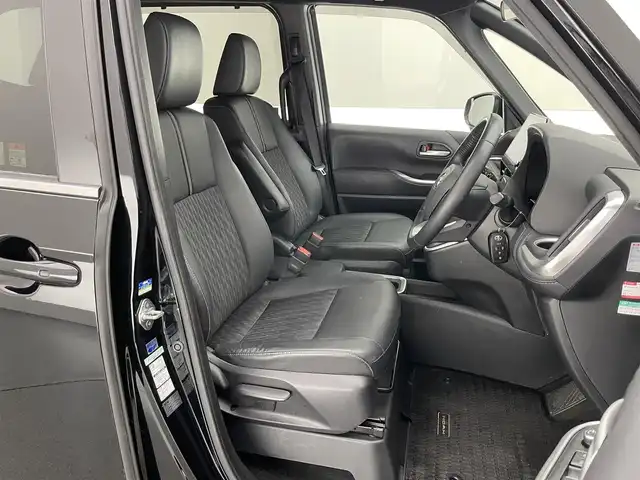 トヨタ ノア ハイブリッド S－Z 愛知県 2023(令5)年 3.5万km アティチュードブラックマイカ 純正１０．５型ナビ　ＢＳＭ　禁煙車　快適利便Ｈｉｇｈ　ＤＶＤデッキ　シートヒーター　ハンドルヒーター　電動リアゲート　両側パワスラ　ＡＣ１００Ｖ電源　前後ドラレコ　セーフティセンス　衝突軽減　ＬＥＤオートライト　フォグランプ　追従クルコン　コーナーセンサー　フォグランプ　USB　タイプC　オットマン　ハーフレザー　電動パーキング　オートホールド