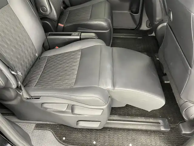 トヨタ ノア ハイブリッド S－Z 愛知県 2023(令5)年 3.5万km アティチュードブラックマイカ 純正１０．５型ナビ　ＢＳＭ　禁煙車　快適利便Ｈｉｇｈ　ＤＶＤデッキ　シートヒーター　ハンドルヒーター　電動リアゲート　両側パワスラ　ＡＣ１００Ｖ電源　前後ドラレコ　セーフティセンス　衝突軽減　ＬＥＤオートライト　フォグランプ　追従クルコン　コーナーセンサー　フォグランプ　USB　タイプC　オットマン　ハーフレザー　電動パーキング　オートホールド