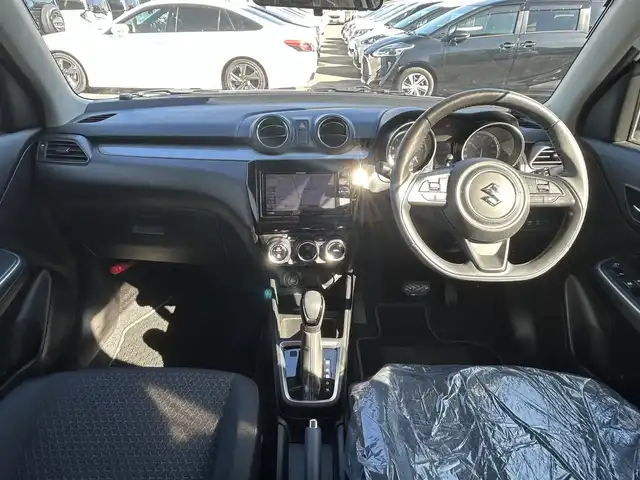 スズキ スイフト XL 大阪府 2017(平29)年 3.9万km ピュアホワイトP ナビ　/フルセグ　/Ｂｌｕｅｔｏｏｔｈ　/シートヒーター　/レーダークルーズコントロール　/衝突軽減ブレーキ　/前後コーナーセンサー　/オートハイビーム　/ＥＴＣ　/スマートキー　/アイドリングストップ