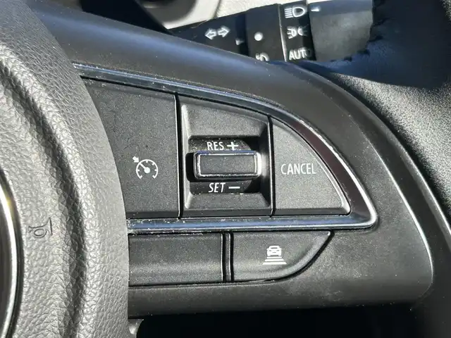 スズキ スイフト XL 大阪府 2017(平29)年 3.9万km ピュアホワイトP ナビ　/フルセグ　/Ｂｌｕｅｔｏｏｔｈ　/シートヒーター　/レーダークルーズコントロール　/衝突軽減ブレーキ　/前後コーナーセンサー　/オートハイビーム　/ＥＴＣ　/スマートキー　/アイドリングストップ