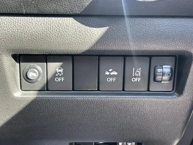 スズキ スイフト XL 大阪府 2017(平29)年 3.9万km ピュアホワイトP ナビ　/フルセグ　/Ｂｌｕｅｔｏｏｔｈ　/シートヒーター　/レーダークルーズコントロール　/衝突軽減ブレーキ　/前後コーナーセンサー　/オートハイビーム　/ＥＴＣ　/スマートキー　/アイドリングストップ