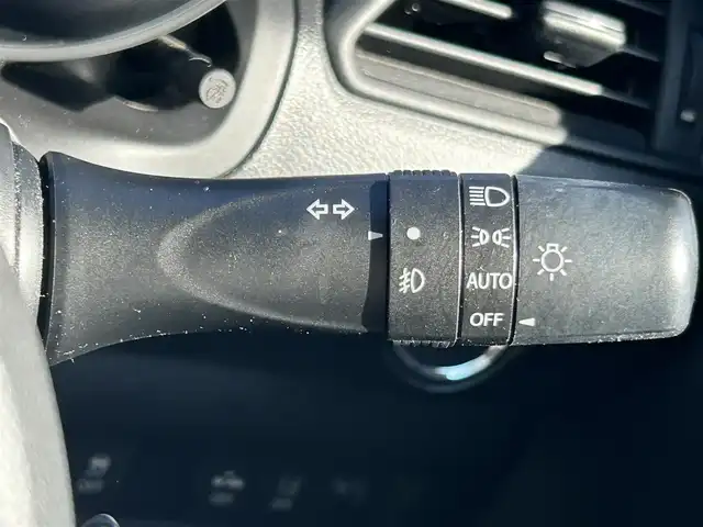 スズキ スイフト XL 大阪府 2017(平29)年 3.9万km ピュアホワイトP ナビ　/フルセグ　/Ｂｌｕｅｔｏｏｔｈ　/シートヒーター　/レーダークルーズコントロール　/衝突軽減ブレーキ　/前後コーナーセンサー　/オートハイビーム　/ＥＴＣ　/スマートキー　/アイドリングストップ