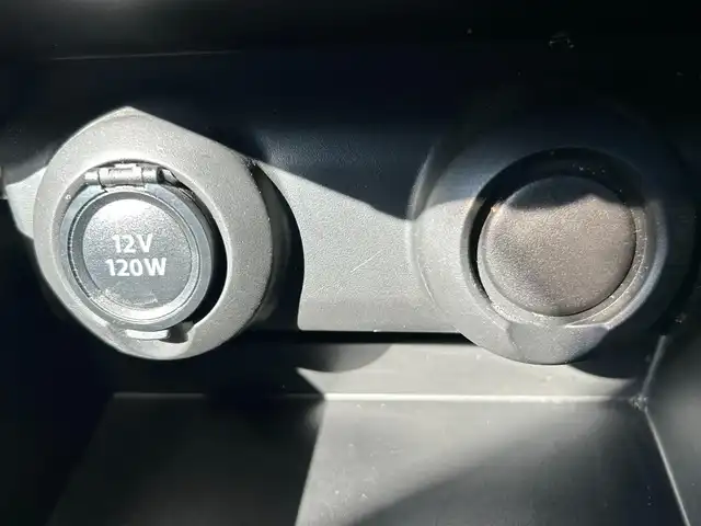 スズキ スイフト XL 大阪府 2017(平29)年 3.9万km ピュアホワイトP ナビ　/フルセグ　/Ｂｌｕｅｔｏｏｔｈ　/シートヒーター　/レーダークルーズコントロール　/衝突軽減ブレーキ　/前後コーナーセンサー　/オートハイビーム　/ＥＴＣ　/スマートキー　/アイドリングストップ