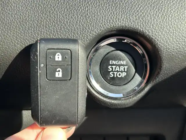 スズキ スイフト XL 大阪府 2017(平29)年 3.9万km ピュアホワイトP ナビ　/フルセグ　/Ｂｌｕｅｔｏｏｔｈ　/シートヒーター　/レーダークルーズコントロール　/衝突軽減ブレーキ　/前後コーナーセンサー　/オートハイビーム　/ＥＴＣ　/スマートキー　/アイドリングストップ