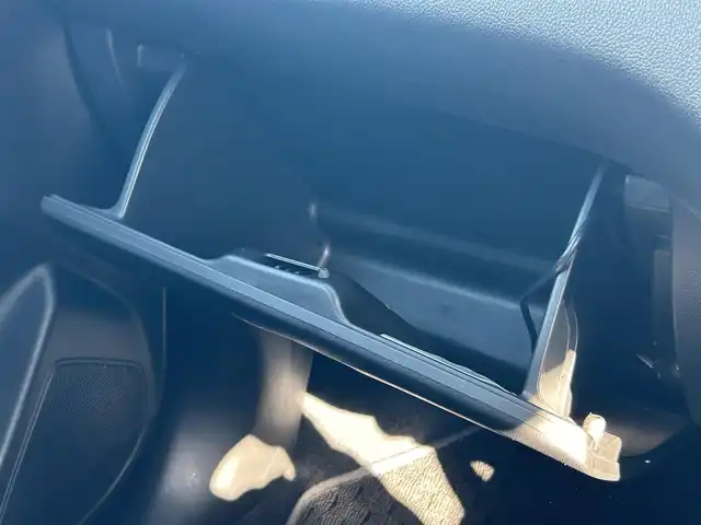 スズキ スイフト XL 大阪府 2017(平29)年 3.9万km ピュアホワイトP ナビ　/フルセグ　/Ｂｌｕｅｔｏｏｔｈ　/シートヒーター　/レーダークルーズコントロール　/衝突軽減ブレーキ　/前後コーナーセンサー　/オートハイビーム　/ＥＴＣ　/スマートキー　/アイドリングストップ