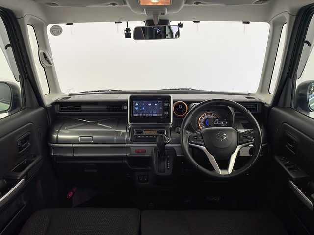 スズキ スペーシア ギア HYBRID XZターボ 愛知県 2020(令2)年 3.9万km ツールグリーンパールメタリック/ガンメタリック2トーンルーフ 純正SDナビ（AVIC-RWS901II）/AM/FM/CD/DVD/フルセグTV/BT/iPod/USB/AUX/ビルトインETC/両側パワースライドドア/電動格納ウィンカーミラー/シートヒーター（D/N席）/スズキセーフティサポート/・デュアルカメラブレーキサポート/・後退時ブレーキサポート/・誤発進抑制機能（前進・後退時）/・車線逸脱警報/・ふらつき警報/・先行車発進お知らせ機能/・ハイビームアシスト/・ロードサインアシスト/・オートクルーズコントロール/アイドリングストップ/革巻きステアリング/ステアリングスイッチ/パドルシフト/LEDオートヘッドライト/LEDフォグライト/後席用サーキュレーター/運転席シート背面折りたたみテーブル/ISOFIX