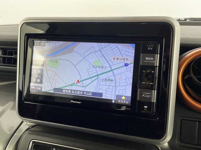 スズキ スペーシア ギア HYBRID XZターボ 愛知県 2020(令2)年 3.9万km ツールグリーンパールメタリック/ガンメタリック2トーンルーフ 純正SDナビ（AVIC-RWS901II）/AM/FM/CD/DVD/フルセグTV/BT/iPod/USB/AUX/ビルトインETC/両側パワースライドドア/電動格納ウィンカーミラー/シートヒーター（D/N席）/スズキセーフティサポート/・デュアルカメラブレーキサポート/・後退時ブレーキサポート/・誤発進抑制機能（前進・後退時）/・車線逸脱警報/・ふらつき警報/・先行車発進お知らせ機能/・ハイビームアシスト/・ロードサインアシスト/・オートクルーズコントロール/アイドリングストップ/革巻きステアリング/ステアリングスイッチ/パドルシフト/LEDオートヘッドライト/LEDフォグライト/後席用サーキュレーター/運転席シート背面折りたたみテーブル/ISOFIX