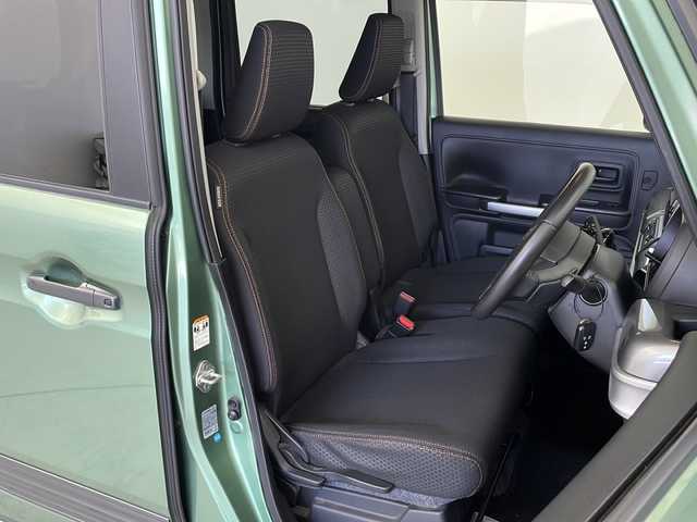 スズキ スペーシア ギア HYBRID XZターボ 愛知県 2020(令2)年 3.9万km ツールグリーンパールメタリック/ガンメタリック2トーンルーフ 純正SDナビ（AVIC-RWS901II）/AM/FM/CD/DVD/フルセグTV/BT/iPod/USB/AUX/ビルトインETC/両側パワースライドドア/電動格納ウィンカーミラー/シートヒーター（D/N席）/スズキセーフティサポート/・デュアルカメラブレーキサポート/・後退時ブレーキサポート/・誤発進抑制機能（前進・後退時）/・車線逸脱警報/・ふらつき警報/・先行車発進お知らせ機能/・ハイビームアシスト/・ロードサインアシスト/・オートクルーズコントロール/アイドリングストップ/革巻きステアリング/ステアリングスイッチ/パドルシフト/LEDオートヘッドライト/LEDフォグライト/後席用サーキュレーター/運転席シート背面折りたたみテーブル/ISOFIX