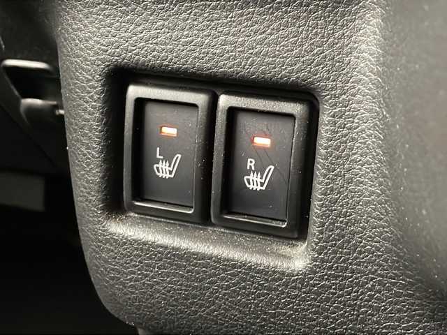 スズキ スペーシア ギア HYBRID XZターボ 愛知県 2020(令2)年 3.9万km ツールグリーンパールメタリック/ガンメタリック2トーンルーフ 純正SDナビ（AVIC-RWS901II）/AM/FM/CD/DVD/フルセグTV/BT/iPod/USB/AUX/ビルトインETC/両側パワースライドドア/電動格納ウィンカーミラー/シートヒーター（D/N席）/スズキセーフティサポート/・デュアルカメラブレーキサポート/・後退時ブレーキサポート/・誤発進抑制機能（前進・後退時）/・車線逸脱警報/・ふらつき警報/・先行車発進お知らせ機能/・ハイビームアシスト/・ロードサインアシスト/・オートクルーズコントロール/アイドリングストップ/革巻きステアリング/ステアリングスイッチ/パドルシフト/LEDオートヘッドライト/LEDフォグライト/後席用サーキュレーター/運転席シート背面折りたたみテーブル/ISOFIX