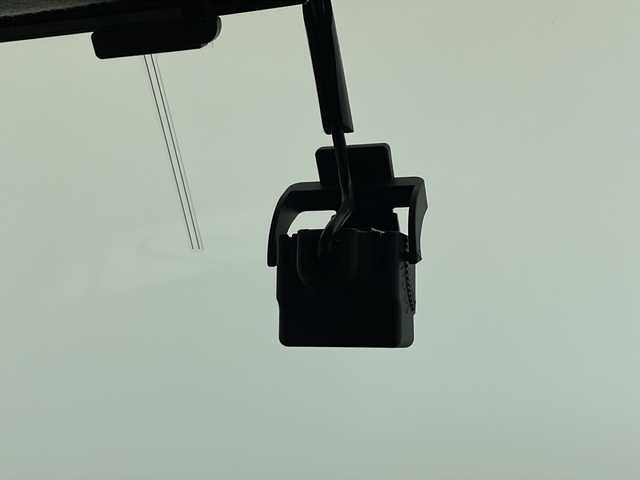 スズキ スペーシア ギア HYBRID XZターボ 愛知県 2020(令2)年 3.9万km ツールグリーンパールメタリック/ガンメタリック2トーンルーフ 純正SDナビ（AVIC-RWS901II）/AM/FM/CD/DVD/フルセグTV/BT/iPod/USB/AUX/ビルトインETC/両側パワースライドドア/電動格納ウィンカーミラー/シートヒーター（D/N席）/スズキセーフティサポート/・デュアルカメラブレーキサポート/・後退時ブレーキサポート/・誤発進抑制機能（前進・後退時）/・車線逸脱警報/・ふらつき警報/・先行車発進お知らせ機能/・ハイビームアシスト/・ロードサインアシスト/・オートクルーズコントロール/アイドリングストップ/革巻きステアリング/ステアリングスイッチ/パドルシフト/LEDオートヘッドライト/LEDフォグライト/後席用サーキュレーター/運転席シート背面折りたたみテーブル/ISOFIX