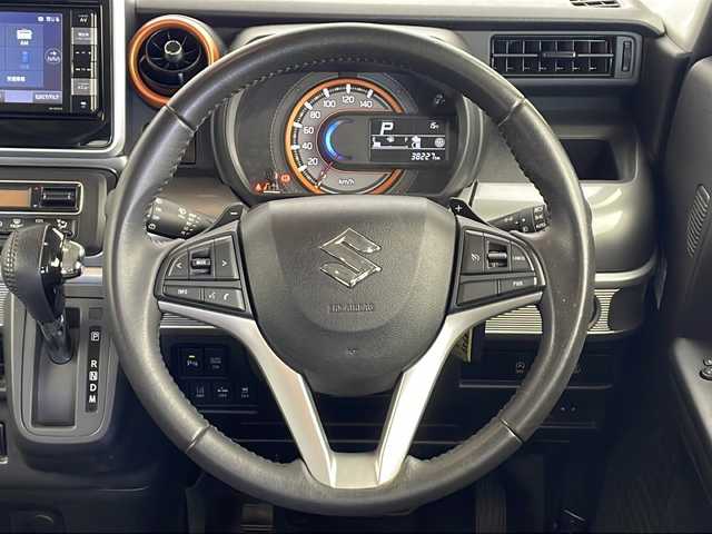 スズキ スペーシア ギア HYBRID XZターボ 愛知県 2020(令2)年 3.9万km ツールグリーンパールメタリック/ガンメタリック2トーンルーフ 純正SDナビ（AVIC-RWS901II）/AM/FM/CD/DVD/フルセグTV/BT/iPod/USB/AUX/ビルトインETC/両側パワースライドドア/電動格納ウィンカーミラー/シートヒーター（D/N席）/スズキセーフティサポート/・デュアルカメラブレーキサポート/・後退時ブレーキサポート/・誤発進抑制機能（前進・後退時）/・車線逸脱警報/・ふらつき警報/・先行車発進お知らせ機能/・ハイビームアシスト/・ロードサインアシスト/・オートクルーズコントロール/アイドリングストップ/革巻きステアリング/ステアリングスイッチ/パドルシフト/LEDオートヘッドライト/LEDフォグライト/後席用サーキュレーター/運転席シート背面折りたたみテーブル/ISOFIX