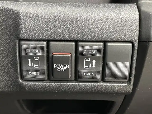 マツダ プレマシー 20S スカイアクティブ 埼玉県 2015(平27)年 5.2万km チタニウムフラッシュマイカ 社外ナビ　フリップダウンモニター　ビルトインＥＴＣ　クルーズコントロール　両側パワースライドドア　ステアリングスイッチ　パドルシフト　純正アルミホイール　オートライト　ＨＩＤライト　地デジフルセグ