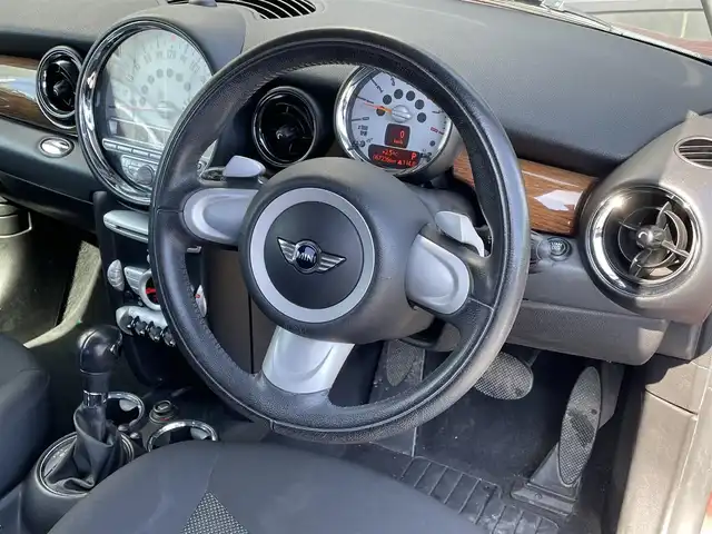 ＭＩＮＩ ミニ クーパー 道東・釧路十勝 2007(平19)年 6.8万km ワイン／銀 純正オーディオ/純正マット/スペアキ－1本/純正アルミホイール積み込み