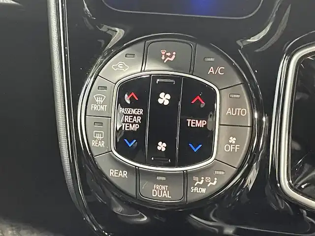 トヨタ ノア ハイブリッド Si ダブルバイビー 大阪府 2018(平30)年 4.3万km ブラック ALPINEナビ(フルセグ/DVD再生/Bluetooth) バックカメラ 後席モニター ETC 両側パワースライドドア 衝突軽減 クルコン トヨタセーフティセンス シートヒーター ドラレコ