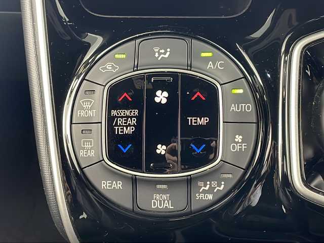 トヨタ エスクァイア ハイブリッド Gi 岐阜県 2017(平29)年 6.3万km スパークリングブラックパールクリスタルシャイン 社外10型ナビ/バックカメラ/ビルトインETC/両側電動スライドドア/合皮シート/フルセグＴＶ/シートヒーター/Bluetooth/スマートキー/LEDヘッドライト/オートライト/オートハイビーム/クルーズコントロール/フロアマット