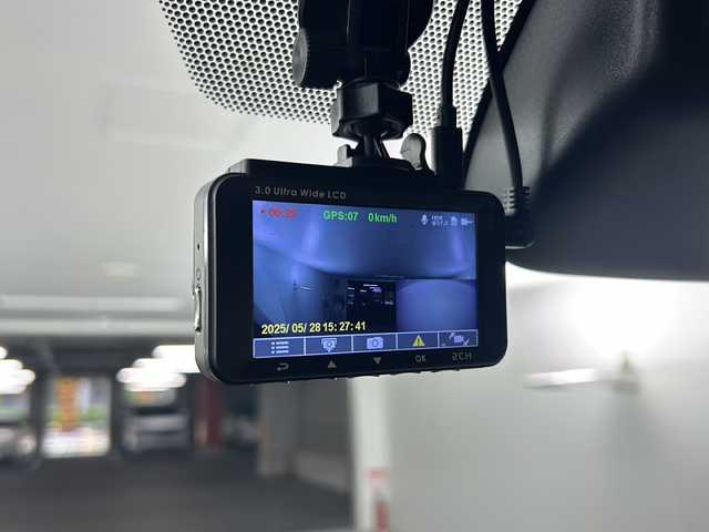 トヨタ ヴォクシー S－Z 愛知県 2022(令4)年 0.9万km アティチュードブラックマイカ 純正10型ナビ　【Bluetooth CD DVD USB　フルセグ】/ビルトインETC2.0/ドライブレコーダー　/両側電動スライドドア　/バックカメラ　/トヨタセーフティセンス/・衝突軽減ブレーキ/・レーンキープアシスト/・オートマチックハイビーム/レーダークルーズコントロール/アイドリングストップ/LEDヘッドライト/ヘッドライトレベライザー/オートライト/純性フロアマット/禁煙車