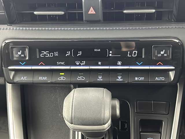 トヨタ ヴォクシー S－Z 愛知県 2022(令4)年 0.9万km アティチュードブラックマイカ 純正10型ナビ　【Bluetooth CD DVD USB　フルセグ】/ビルトインETC2.0/ドライブレコーダー　/両側電動スライドドア　/バックカメラ　/トヨタセーフティセンス/・衝突軽減ブレーキ/・レーンキープアシスト/・オートマチックハイビーム/レーダークルーズコントロール/アイドリングストップ/LEDヘッドライト/ヘッドライトレベライザー/オートライト/純性フロアマット/禁煙車