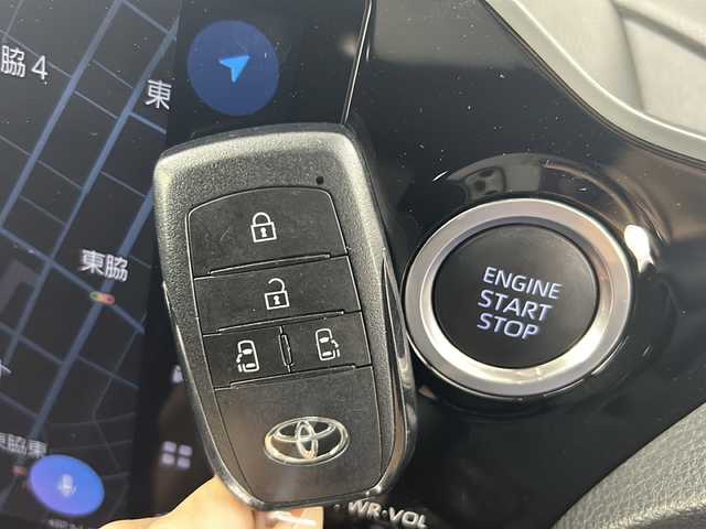 トヨタ ヴォクシー S－Z 愛知県 2022(令4)年 0.9万km アティチュードブラックマイカ 純正10型ナビ　【Bluetooth CD DVD USB　フルセグ】/ビルトインETC2.0/ドライブレコーダー　/両側電動スライドドア　/バックカメラ　/トヨタセーフティセンス/・衝突軽減ブレーキ/・レーンキープアシスト/・オートマチックハイビーム/レーダークルーズコントロール/アイドリングストップ/LEDヘッドライト/ヘッドライトレベライザー/オートライト/純性フロアマット/禁煙車