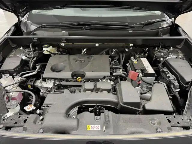 トヨタ ＲＡＶ４ G Zパッケージ 三重県 2022(令4)年 1.8万km アティチュードブラックマイカ ガソリン/4WD/MTモード付フロアCVT/純正 9インチディスプレイオーディオ＆ナビ/（AM/FM/USB/iPod/Bluetooth/TV/Miracast/CarPlay/AndroidAuto）/パノラミックビューモニター/ビルトインETC/Toyota Safety Sense/・プリクラッシュセーフティ/・レーントレーシングアシスト/・レーダークルコン（全車速追従機能付）/・オートハイビーム/・ブラインドスポットモニター/・リヤクロストラフィックアラート/・インテリジェントクリアランスソナー［パーキングサポートブレーキ（静止物＆後方接近車両）］/・ロードサインアシスト/・先行車発進告知機能/・ダウンヒルアシストコントロール/装備/・黒合皮シート/・ハンズフリーパワーバックドア/・デジタルインナーミラー/・シートヒーター＆ベンチレーション（D/N）/・ステアリングヒーター/・運転席パワーシート（メモリー付8way＋電動ランバーサポート）/・左右独立オートエアコン/・オートライト/・LED ヘッドライト＆フロントフォグライト/・マルチテレインセレクター（走行モード選択ダイヤル）/・ステアリングスイッチ/・電子パーキングブレーキ/・保/取/マルチ取/ナビ取/など